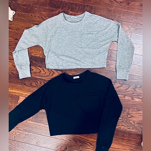 2 BNWOT cropped long sleeve stretch-fit tops - Picture 1 of 1